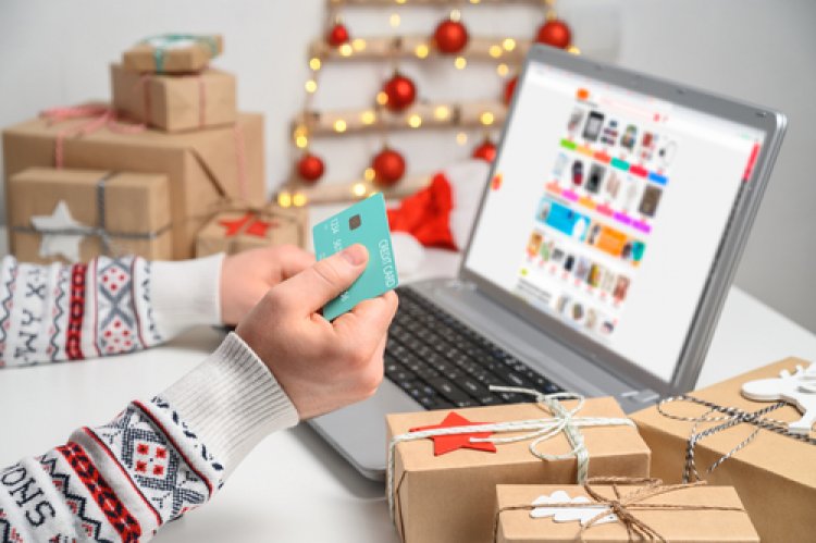 Unwrapping Holiday Trends: Insights from Our Festive Survey