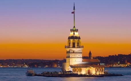 #5 - Istanbul: The most photographed spot in Turkey is Kiz Kulesi, or the Maiden's Tower, which stands on a small island in the middle of the Bosphorus strait. The medieval Byzantine structure provides an incredible background for photographing Istanbul. Is the first time you are reading about the Maiden's Tower?