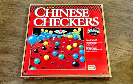 When playing Chinese checkers, how many marbles does each player have?