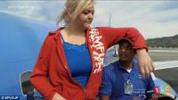 One of the women, Lindsay, who is 6'9