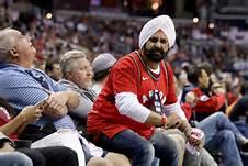 When the racist tweet started making the rounds online, Raptors fans — and Bucks fans, for that matter — were quick to defend his honour, reminding us that sports can be a powerful tool for bringing people together. And even more amazingly, the man behind the racist tweet later got in touch with Bhatia in order to offer his own personal apology. The man claimed he had never been outside of Wisconsin and was not familiar with the Sikh culture.