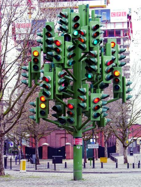 This strange art installation, was once at an intersection, but for obvious reasons, was moved to BIllingsgate Market at Trafalgar Way, in London. Designed by artist Pierre Vivant in 1998, the changing patterns of the 