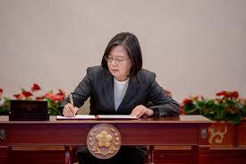 Among the first and the fastest moves was Tsai Ing-wen's in Taiwan. Back in January, at the first sign of a new illness, she introduced 124 measures to block the spread, without having to resort to the lockdowns that have become common elsewhere. She is now sending 10 million face masks to the US and Europe. Ing-wen managed many media sources have called 
