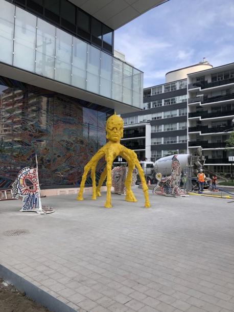 Another art installation, nicknamed the extraterrestrial sculptures, has popped up in midtown Toronto, and this one has certainly polarized the community. While some find them fun, others find them creepy and ugly. The public art piece, titled STARGATE, was designed by Anna Passakas and Radoslaw Kudlinski of the Toronto- and Krakow-based art group Blue Republic. The project consists of seven sculptures and two glass murals. The two largest and most freaky-looking pieces were are made from clay. 