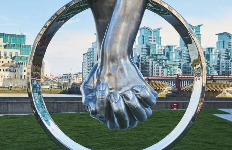 Love is a masterful example of how Quinn uses hands to communicate complex emotions through a lexicon of gestures and touch. The sculpture depicts the simple image of interlocked hands – an enduring symbol of trust, devotion and companionship. It is a clear example about a simple design which says a lot. Do you like this art style?