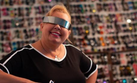 Iris Apfel might have owned a few hundred eyeglasses. But Lori-Ann Keenan, from Vancouver BC, set a Guinness World Record in 2019 with her collection of 2174 pairs of sunglasses. Have you ever wanted to set a Guinness World Record?