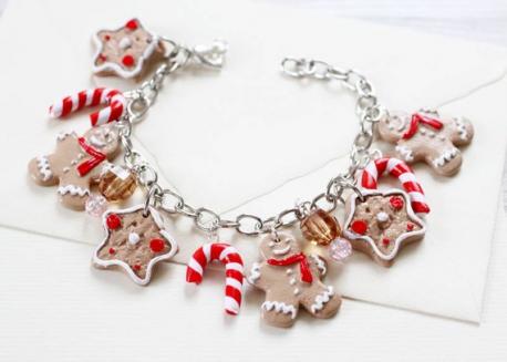 If so, what kind(s) of holiday-themes clothes and jewelry do you wear?