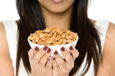 Three surprisingly bad things that can happen if you eat too many nuts. Which facts do you know?