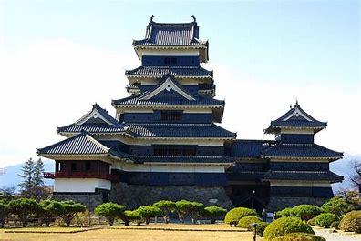 Matsumoto Castle, known as hirajiro in Japanese, is located in the city of Matsumoto in Nagano Prefecture, Japan. The castle is named so because it is not built on a hilltop rather it is set majestically on plain land. It is one of the oldest castles in Japan. Matsumoto Castle is also one of the five castles, designated as National Treasures of Japan. The Castle is also known as the 