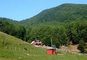 The third best site is Randall Glen Mine, North Carolina. This experience doesn't take place on a mine but on a farm right outside of Asheville. Blessed with rich soil, Randall Glen Farm provides mining opportunities for people staying in their guest rooms as well as day trippers. You are allowed to explore the property, digging for gemstones such as sapphires and rubies. The farm will provide all the tools that you need, completely free of charge. Whatever you find, you're allowed to keep. Have you ever been to Randall Glen Farm?