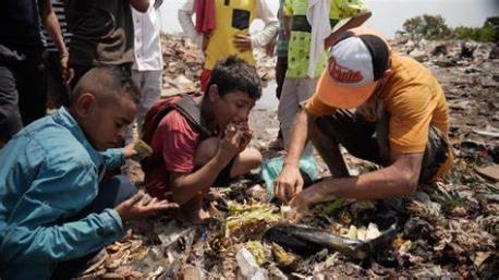 venezuela children starving rubbish eating venezuelans forced feed looking trash dumps maracaibo eat sky warning words through tellwut invasion removes