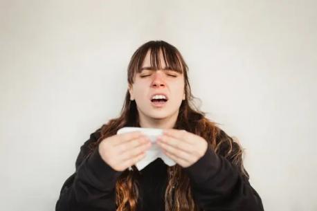 If you have been in a group of people and someone yawns, you know this can trigger a spate of yawning among members of the group. The same thing with stammering, burping, flatulence and other bodily functions. Even looking at a photo of someone sneezing can trigger your immune system into giving itself a boost. You might be on high alert and avoid coming into contact with a possible contaminant. This is a behavioural reaction. But our immune systems may also react to these images in anticipation of illness. Did you know that?
