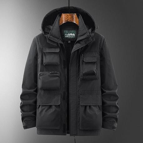 Based on your impressions of this coat so far, would you expect it to have a liner of some kind and some form of insulation to allow it to be worn in winter?