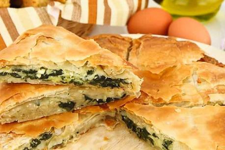 Another reason that I like to make Spanakopita is we do it with different fillings to our liking as my kids do not like to eat just the spinach and feta. We've used different meats, seafood, veggies,... and all resulting in delicious, nutritious pies. Would you care to try Spanakopita with a variety of fillings?