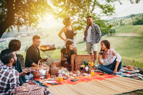 Eating & Cooking Outdoors! | Tellwut