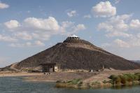 Dubbed the Volcano House, the home sits on an inactive 150-foot cinder cone in the Mojave Desert. Would you like to live this high in the air?