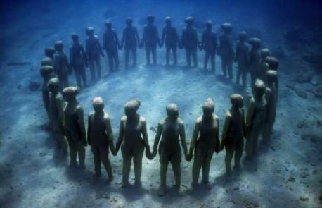 Born in 1974, Taylor is not only a sculptor but also a qualified diving instructor, an underwater naturalist and an underwater photographer. Prior to Museo Atlantico, he has created three other underwater sculpture parks in West Indies, Mexico and the Bahamas. Have you seen any of his underwater parks?
