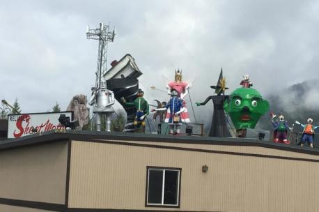 Alaska - Fans of The Wizard of Oz will definitely want to stop at this sheet metal fabricator in Juneau, which has dedicated its roof to the characters of the classic flick—all made of sheet metal, of course. While they vary in size, the Tin Man stands at more than 9 feet tall. The company says they built the statues as a way to draw attention to their business. Have you ever visited this sheet metal fabricator?