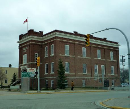 Manitoba - Sam Waller Museum - The Sam Waller Museum is a museum dedicated to preserving the history and artifacts of this region of northern Manitoba. The collections include First Nations, fur trading, mining, and transportation. The museum is in the old courthouse, located in downtown The Pas, Manitoba. Have you ever visited this museum?