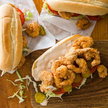 Louisiana – Po'Boy - It can often be hard to decide what you want to eat, and sometimes you may feel as though you've made the wrong decision. If you are scared of making this decision and want to make sure that you eat everything you could possibly want and more, then maybe you should take a leaf out of Louisiana's book. A po'boy is a sandwich that has been around for a few decades now, and it quite literally consists of everything you could possibly want and more. This sandwich has layers of roast beef, fried seafood, lettuce, pickles, mayonnaise, tomato, melted butter, and sometimes mustard too. Some may say it's too much, but the people of Louisiana say it's just right. Have you ever had this food?