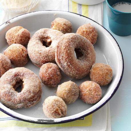 New Hampshire – Cider Donuts - Donuts are pretty big around the world, and there's no doubt about the fact that we love this sweet treat. After all, you can't go wrong with sugary goodness, and donuts are full of this goodness. However, it seems as though they do things a little differently in New Hampshire. Instead of topping their donuts with icing and all kinds of weird and wonderful sprinkles, they like to put the fun in the dough instead. Yes, their donuts are made with cider, and it's been said that this not only gives a little kick in terms of the drink itself, but it also adds to the flavor. Have you ever had this food?