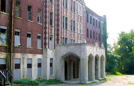 Kentucky: Waverly Hills Sanatorium, Louisville - Construction of the mansion-like Waverly Hills Sanatorium was completed in the 1920's for the Board of Tuberculosis Hospital. But, following the discovery of antibiotics that could treat TB, the sanatorium closed in 1961. It had a brief stint as a care facility for the elderly before being abandoned entirely by the 1980's. For years it stood deserted, but today guided tours and ghost hunts take brave visitors through the moldering corridors, tattered staircases and long-empty wards. Have you ever visited this attraction?