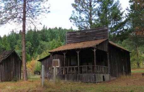 Oregon: Golden, Josephine County - Now a National Heritage Site, the aptly named Golden ghost town was home to a community of around 100 people, drawn in by the promise of gold. As goes the story of many an early Gold Rush town, when the precious metal dried up, so too did the community, and the town was abandoned in the 20th century. A beaten-up church, an old house, a post office and a shed remain a tribute to this slice of the past, and tourists can visit for free. Have you ever visited this attraction?