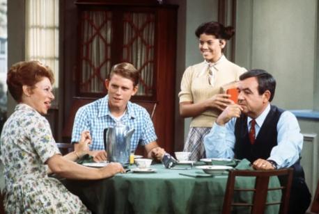 Happy Days (1974) - Howard Cunningham (Tom Bosley) laid out quite the life for himself and his family in a modest and respectable way. He joined the army, opened a hardware store, got married, had kids, and was constantly around to offer advice. In fact, Howard and Fonzie (Henry Winkler) are the only two characters who appeared in all 255 episodes of 