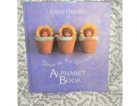 Anne Geddes books that featured baby portraits inspired by nature — infants dressed up as pea pods, flowerpots, and bumblebees. Have you ever seen these photos?