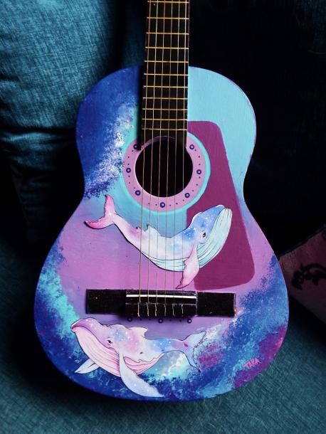 Many artists take musical instruments, such as guitars, violins, flutes and others, decorate them and sell them as 