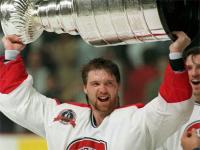 Yesterday, Patrick Roy has been named the coach and vice president of hockey operations of the Colorado Avalanche. He becomes the team's sixth head coach. Do you think it's a good choice?